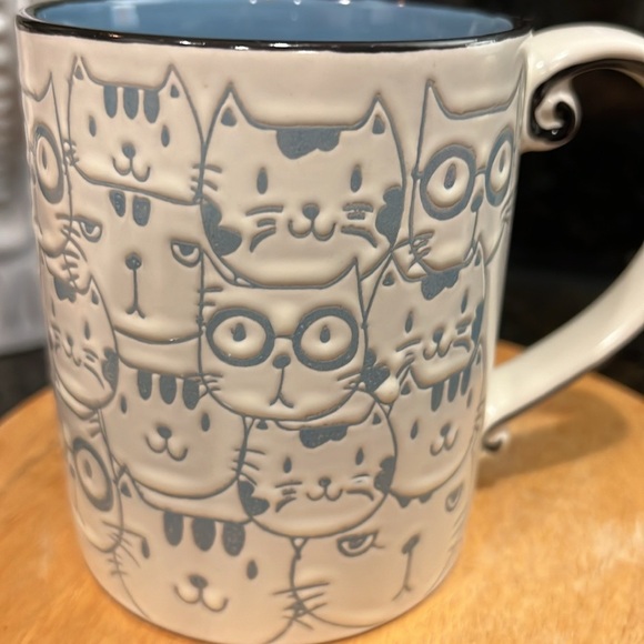 Cat Face Embossed Mug - Picture 2 of 10